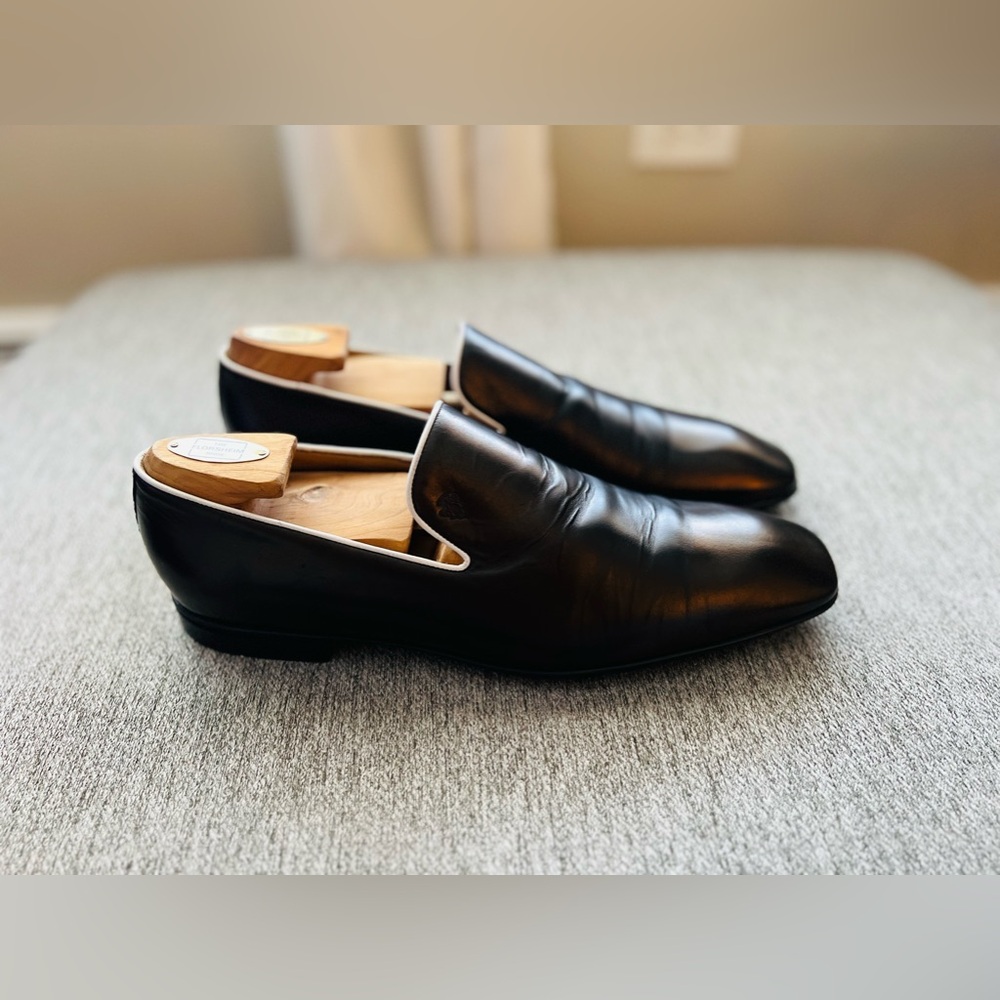 Mens Gucci loafers size 11 in black.